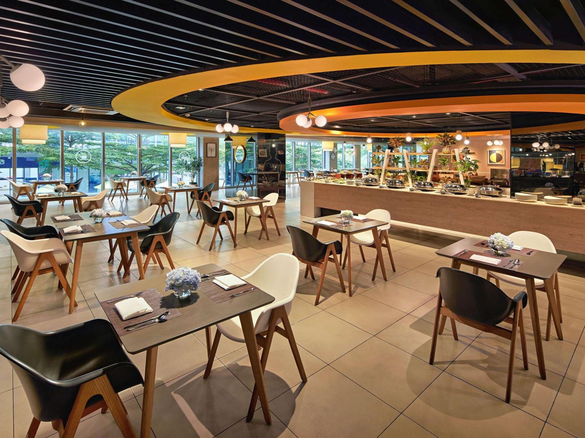 Novotel Living Saigon South Ho Chi Minh City Bagian luar foto