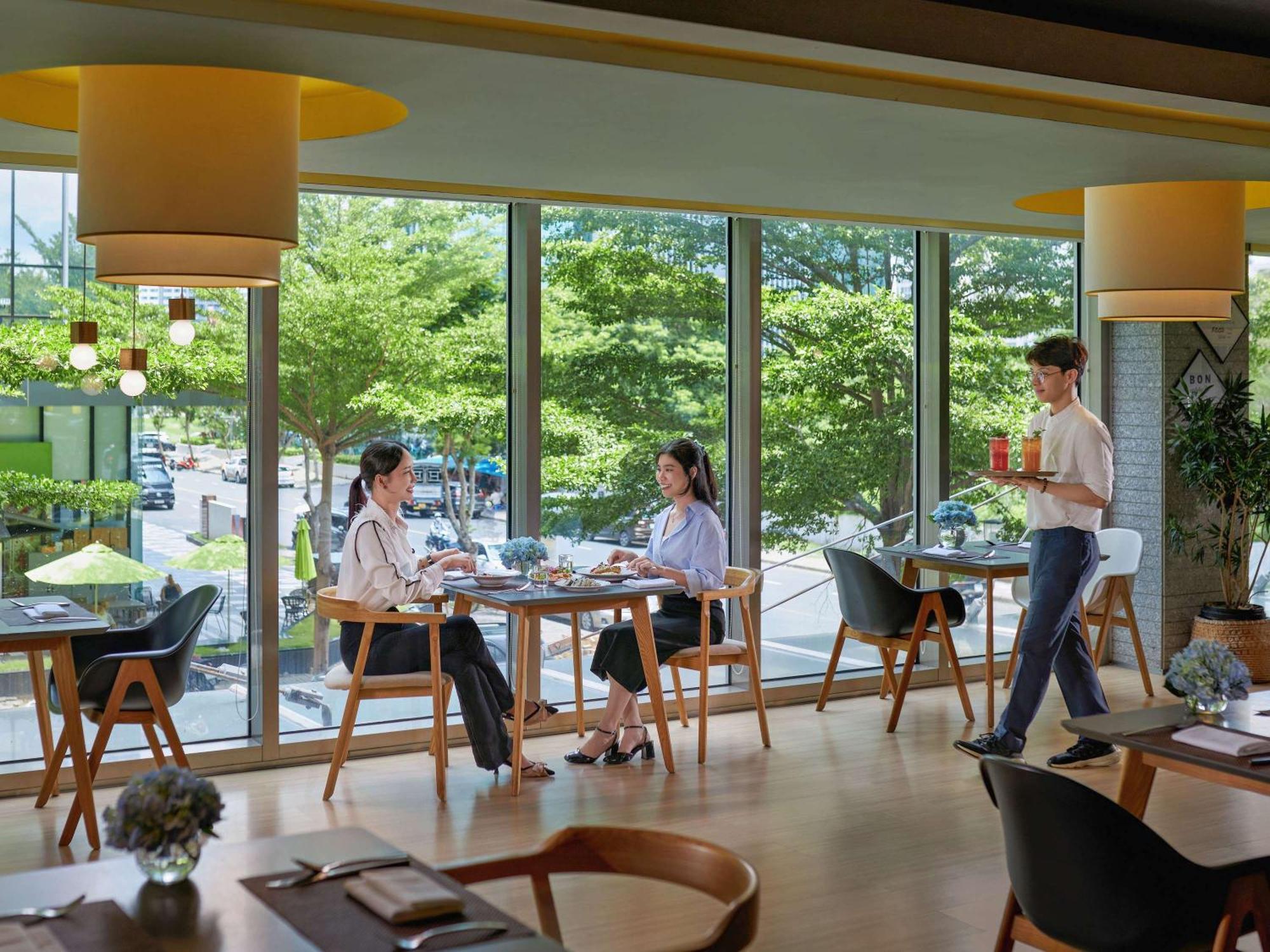 Novotel Living Saigon South Ho Chi Minh City Bagian luar foto
