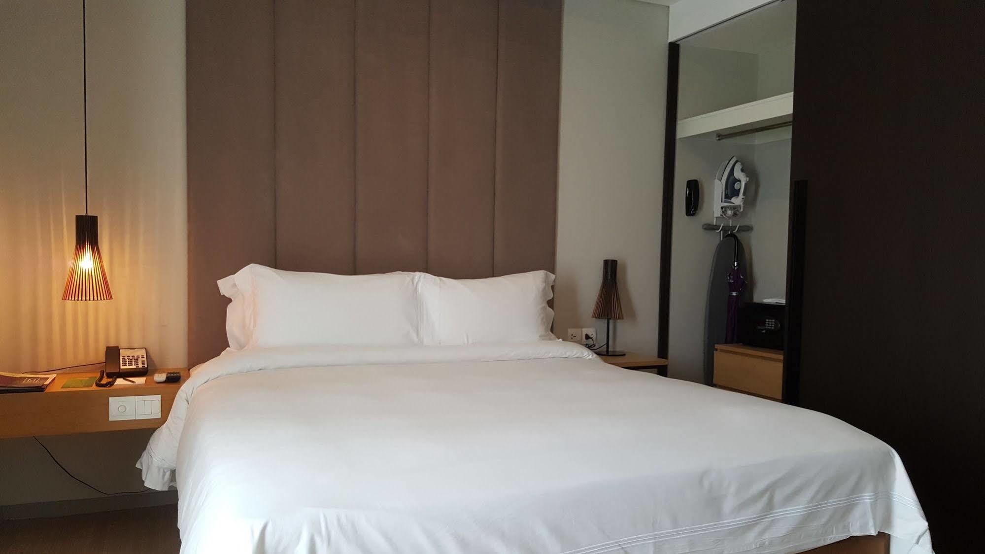 Novotel Living Saigon South Ho Chi Minh City Bagian luar foto